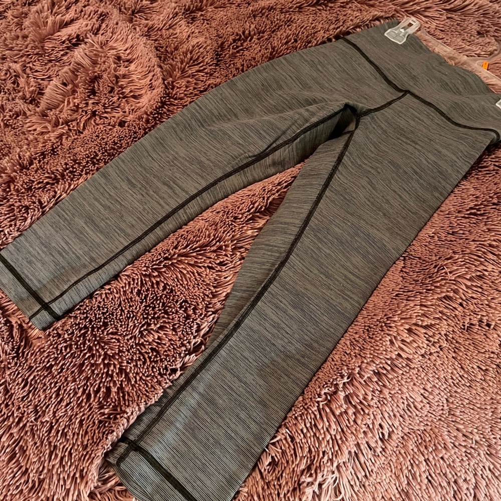 Lululemon cropped leggings size 6